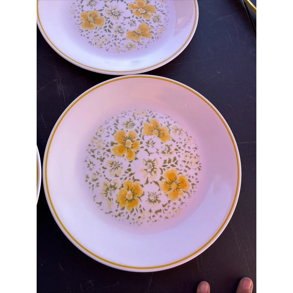 Corelle April Yellow flowers Dinner Plates 10 1/4